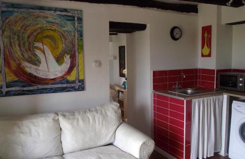 Rouffignac-Saint-Cernin-de-Reilhac House | PRIVATE POOL with Stunning Views of the Chateau! Old Barn