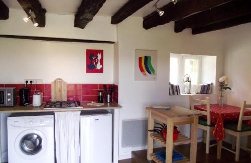 Rouffignac-Saint-Cernin-de-Reilhac House | PRIVATE POOL with Stunning Views of the Chateau! Old Barn