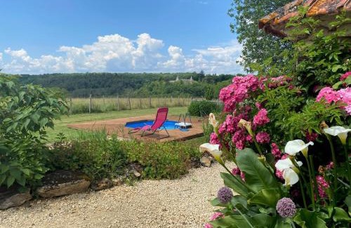 Rouffignac-Saint-Cernin-de-Reilhac House | PRIVATE POOL with Stunning Views of the Chateau! Old Barn