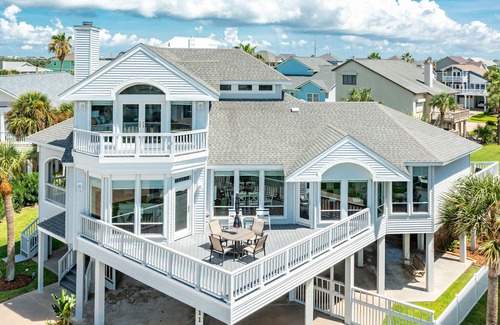 Pirates Beach West House | Private Pool, 2 Living Areas, Spacious Interior, Pool Table, Short Walk to Beach