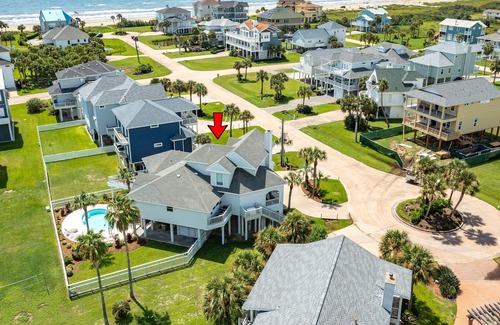 Pirates Beach West House | Private Pool, 2 Living Areas, Spacious Interior, Pool Table, Short Walk to Beach