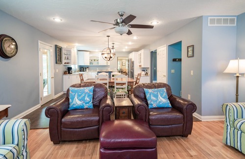 South Haven House | Private Pool/4 Min drive to Beach/5 Star home w/huge yard, firepit & sunroom