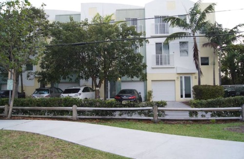 Harbordale House | PRIVATE POOL! 5 min to Beach/Port/ConventionCenter