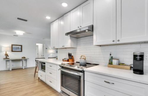 Hunt Club House | Private Pool and Bar Palm Beach Gardens Getaway