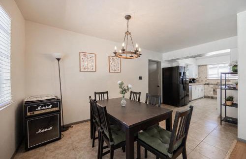 Alhambra House | Private Pool Central Location Parks Nearby