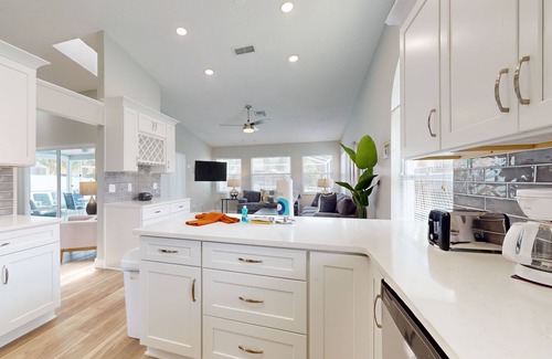 Lindfields House | private pool , central AC, W&D, WiFi, Snow-bird friendly