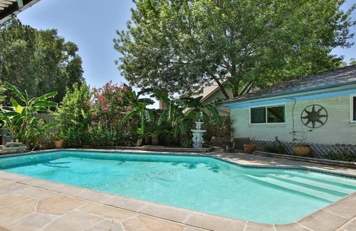 Spring Branch Central House | ✨Private Pool, City Oasis, King Suite, Hot Tub, & Bar✨