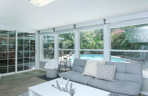 Spring Branch Central House | ✨Private Pool, City Oasis, King Suite, Hot Tub, & Bar✨