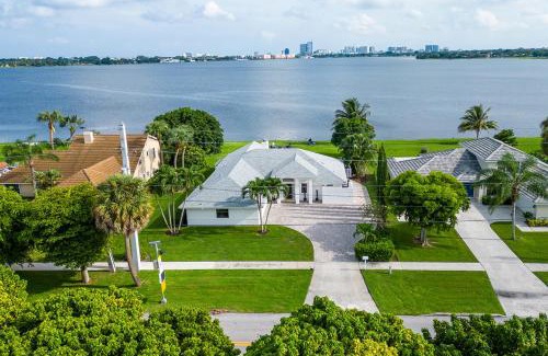 Palm Beach - West Palm Beach House | Private Pool Fire Pit, Stylish Escape Near Dt