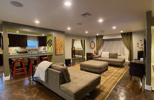 Southeast Houston House | Private pool, great sound system, all the amenities one could hope for.