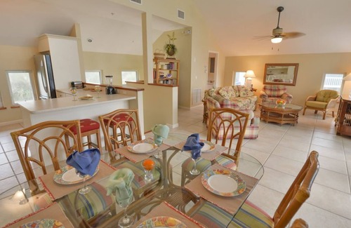 Jose's Hideaway House | Private Pool Home Spectacular Sunsets Steps from the Beaches & StarLink Internet