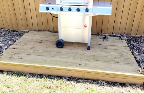 Pearland House | Private Pool, Hot Tub, Makeup Station, 75" TV, 5 Bedrooms, Fenced In Back Yard.