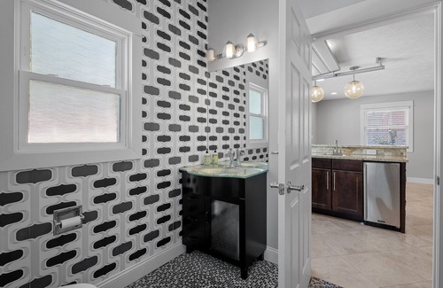 Grandville House | Private Pool, Hottub, Steamshower just 10 minutes from Grand Rapids