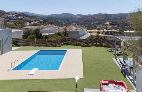 Spilion Villa | private pool ,jacuzzi , BBQ , big garden ,free parking , free wifi