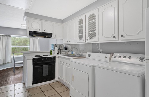 Sharpstown House | Private Pool ! King Bed ! Cozy Patio & BBQ 7b/4ba