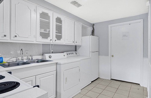 Sharpstown House | Private Pool ! King Bed ! Cozy Patio & BBQ 7b/4ba