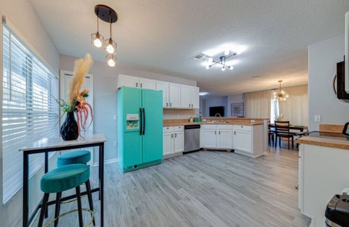 Thousand Oaks House | Private Pool Newly Modernized and Accessible