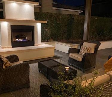 Placentia House | Private Pool Oasis/Disney 15mins/Disney+ HBO/Gym