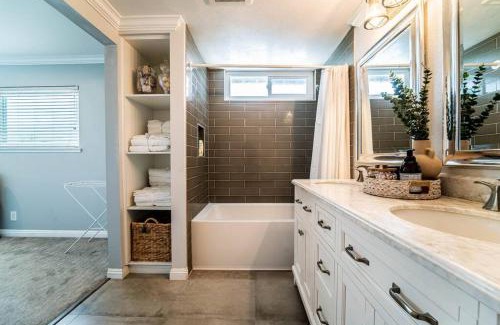 Placentia House | Private Pool Oasis/Disney 15mins/Disney+ HBO/Gym