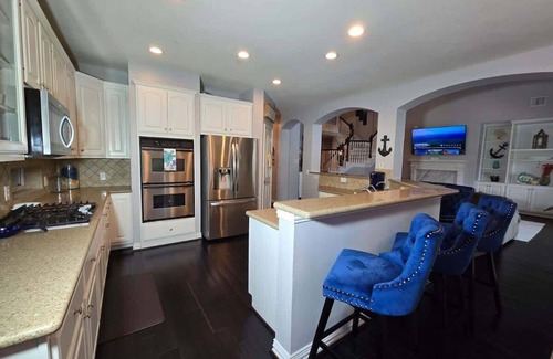 Pearland House | Private Pool Oasis | KING BED |Theater | Sleeps 12