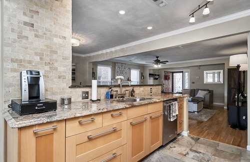 Norfolk - Virginia Beach House | Private pool on golf course minutes from VB town center! Verizon Fios internet!
