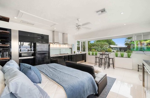 Coral Heights House | Private Pool, Outdoor Palapa Lounge, BBQ & Hot Tub