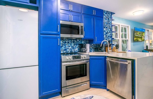 Key West House | Private Pool, Outdoor Shower, Pet Friendly, in Golf Course- 5 min to Beach