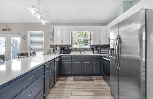 Gulf Breeze House | 🏖️Private Pool-Pet Friendly-Tiki Bar-3BR Village Oasis