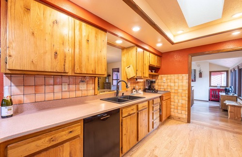 Skyway House | Private Pool/Slide/Hot Tub-5 min to Broadmoor/7 Falls/Zoo, Borders Open Space