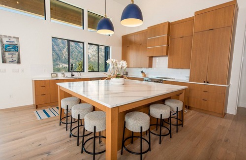 Manson House | Private Pool | Stunning lake & mountain views | Modern, costal design