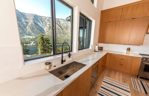 Manson House | Private Pool | Stunning lake & mountain views | Modern, costal design