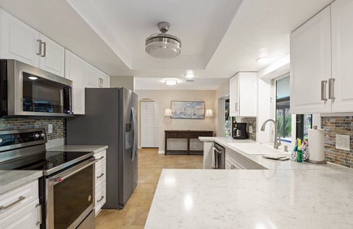 South Island House | 🌊Private Pool | 1 Block to Private Beach Access | Beach Retreat🌊