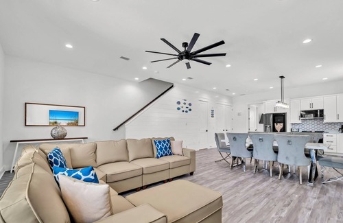 Bahama Beach House | 🌴Private Pool-Walk to Beach-Great Location-Evergreen Unit B☀️
