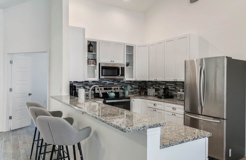 Bridgewater Crossing Villa | Private Pool Villa, <10 miles to Disney! Renovated, Bright and Spacious