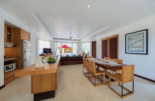 Maret Villa | Private Pool Villa Near The Beach