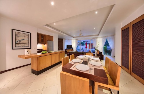 Maret Villa | Private Pool Villa Near The Beach