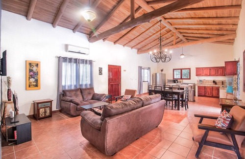 Playa Hermosa House | Private Pool & Yard~Secluded Getaway~ Minutes to the Beach