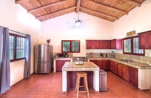 Playa Hermosa House | Private Pool & Yard~Secluded Getaway~ Minutes to the Beach