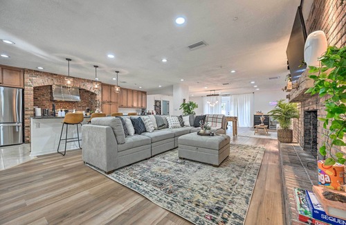 Limona Improvement House | Private Pools & Hot Tubs: Luxe Brandon Oasis!
