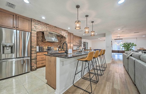 Limona Improvement House | Private Pools & Hot Tubs: Luxe Brandon Oasis!