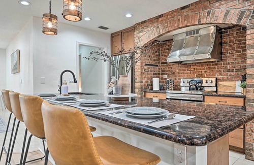 Limona Improvement House | Private Pools & Hot Tubs: Luxe Brandon Oasis!
