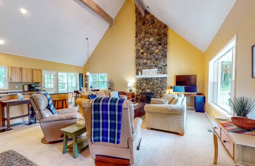 Dallas House | Private property - Main & Guest Home - Creek Views