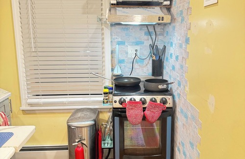 Bay Shore Apartment | Private Queen BedRm Pet Pally, Work, Events, LTR, MTR, STR