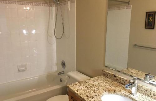 Fort Gary House | Private Queen Bedroom in Kenaston, Walmart, Costco, MITT, IKEA, Outlet, Unversity of Manitoba are nearby