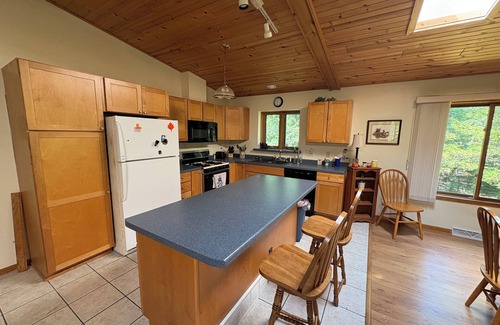 New Chester House | Private, Quiet 3 Bedroom Home near Patrick Lake