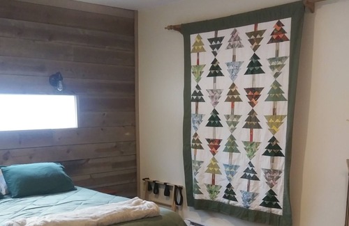 Skaneateles Cottage | Private, quiet, cozy, 2 miles from lake village.