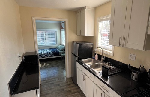 Los Angeles Apartment | Private quiet studio in Central LA close walk distance from LA general and Keck