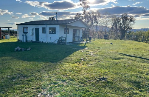 North Loburn Cottage | Private, quiet, stunning views,