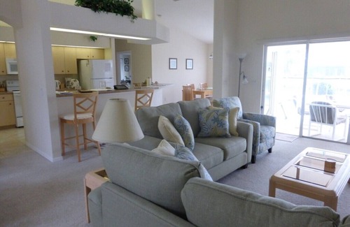 Pine Valley House | Private quiet Villa with screened Pool & Spa on Rotonda Canal,