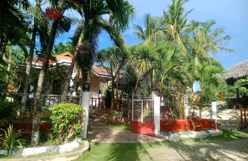 Basdiot House | Private quite bungalow-5 min walk to ocean & restaurants